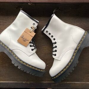 NWT Dr. Martens 1460 Bex 8 Eye Classic White Boots Smooth Leather 6 Ladies